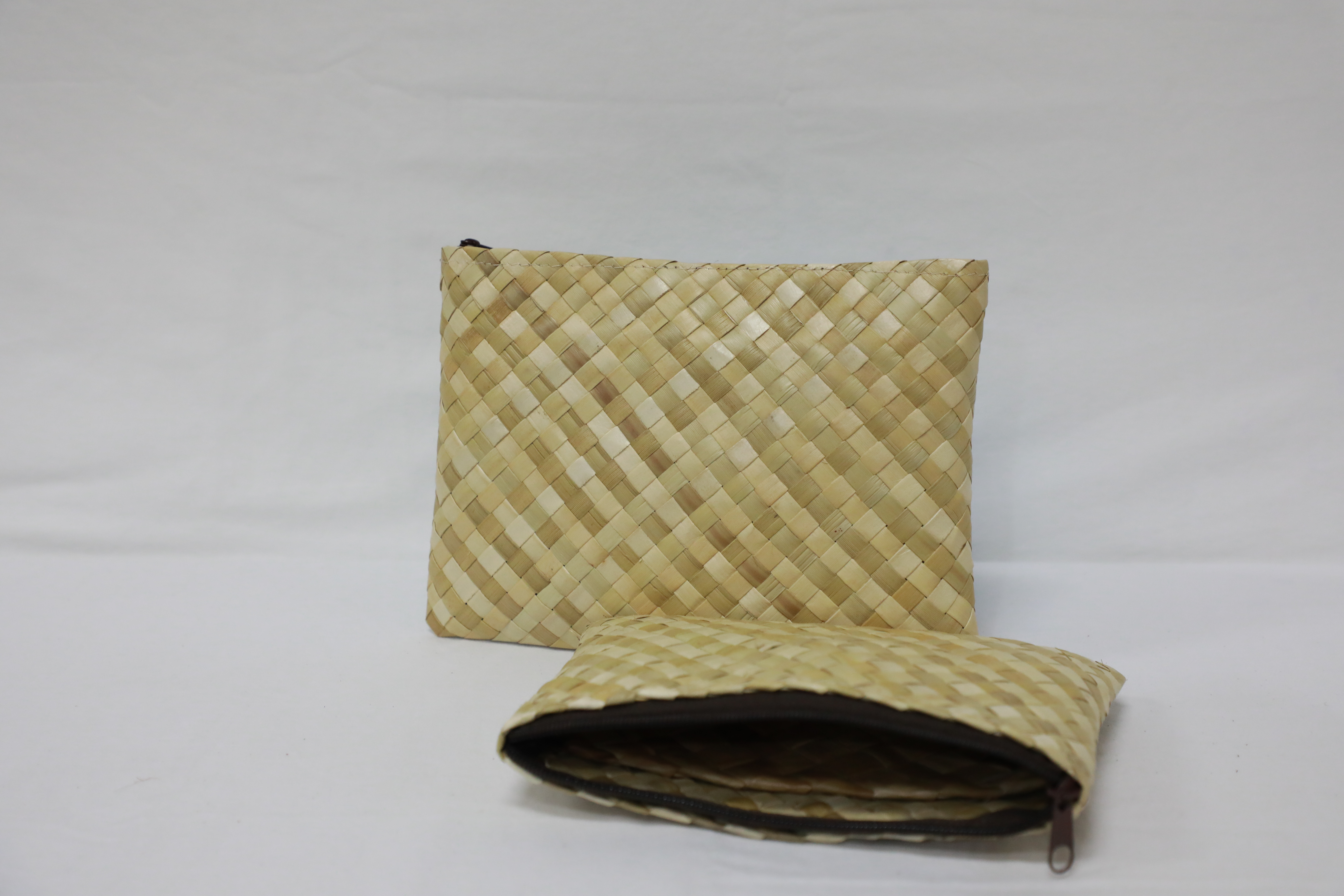 Lauhala S/2 Pouch (Lrg.9x7x3/Sml.8x6x2)